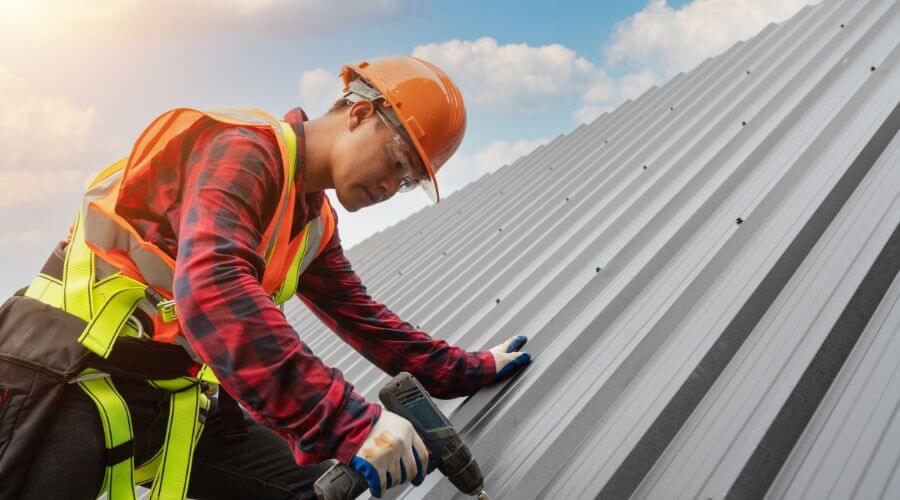 Professional gutter cleaning in Clinton, CT